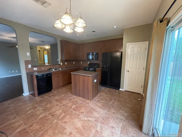 $1,600 | 745 Hollow Ridge, Schertz, TX 78108