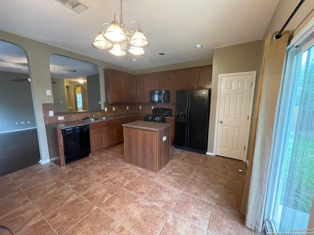 $1,600 | 745 Hollow Ridge, Schertz, TX 78108