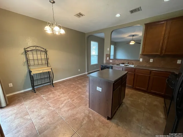 $1,600 | 745 Hollow Ridge, Schertz, TX 78108