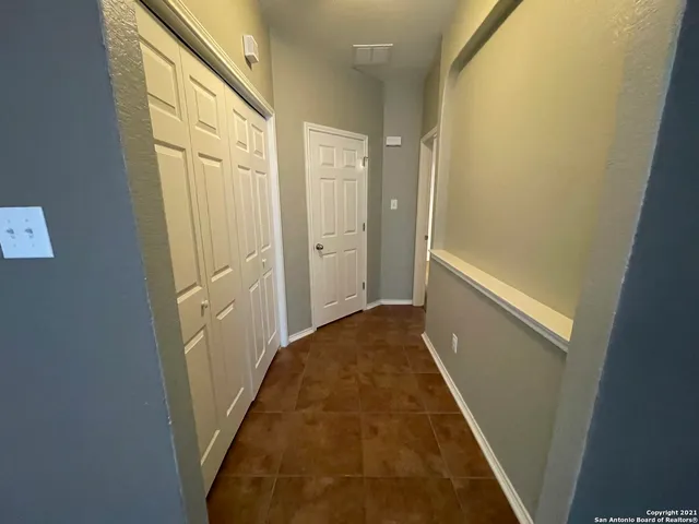 $1,600 | 745 Hollow Ridge, Schertz, TX 78108