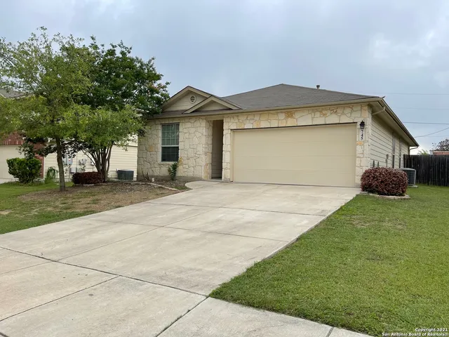 $1,600 | 745 Hollow Ridge, Schertz, TX 78108