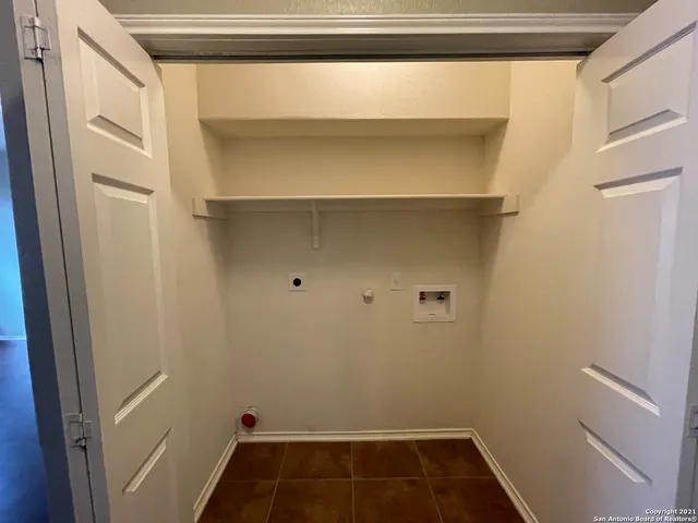 $1,600 | 745 Hollow Ridge, Schertz, TX 78108