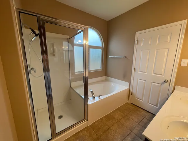 $1,600 | 745 Hollow Ridge, Schertz, TX 78108