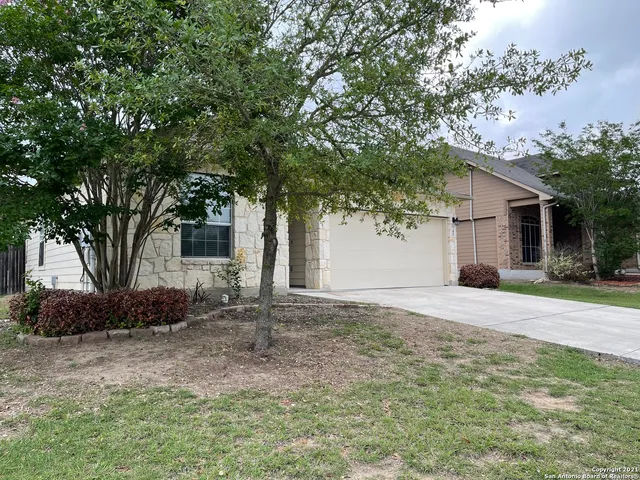 $1,600 | 745 Hollow Ridge, Schertz, TX 78108