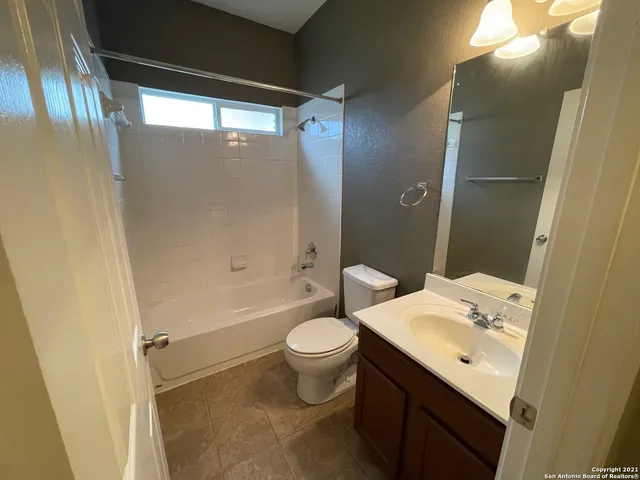 $1,600 | 745 Hollow Ridge, Schertz, TX 78108