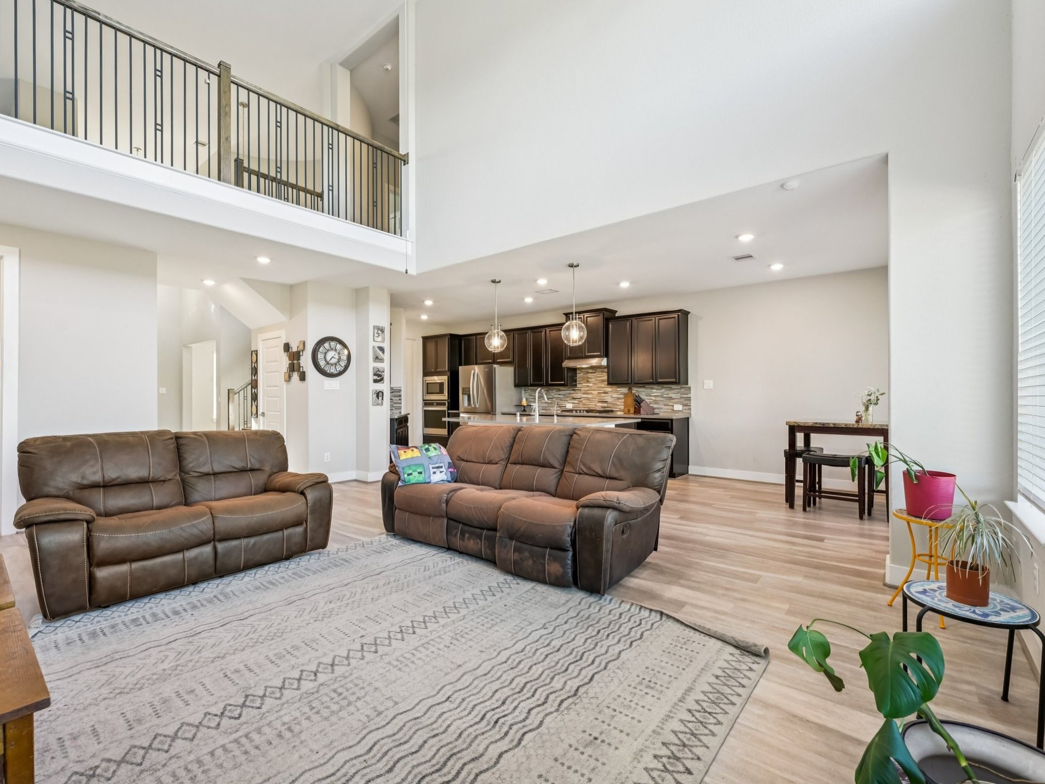2505 Hatton Terrace Lane Pearland, TX 77089 - Photo 11 of 44 a living room with furniture kitchen view and a large window