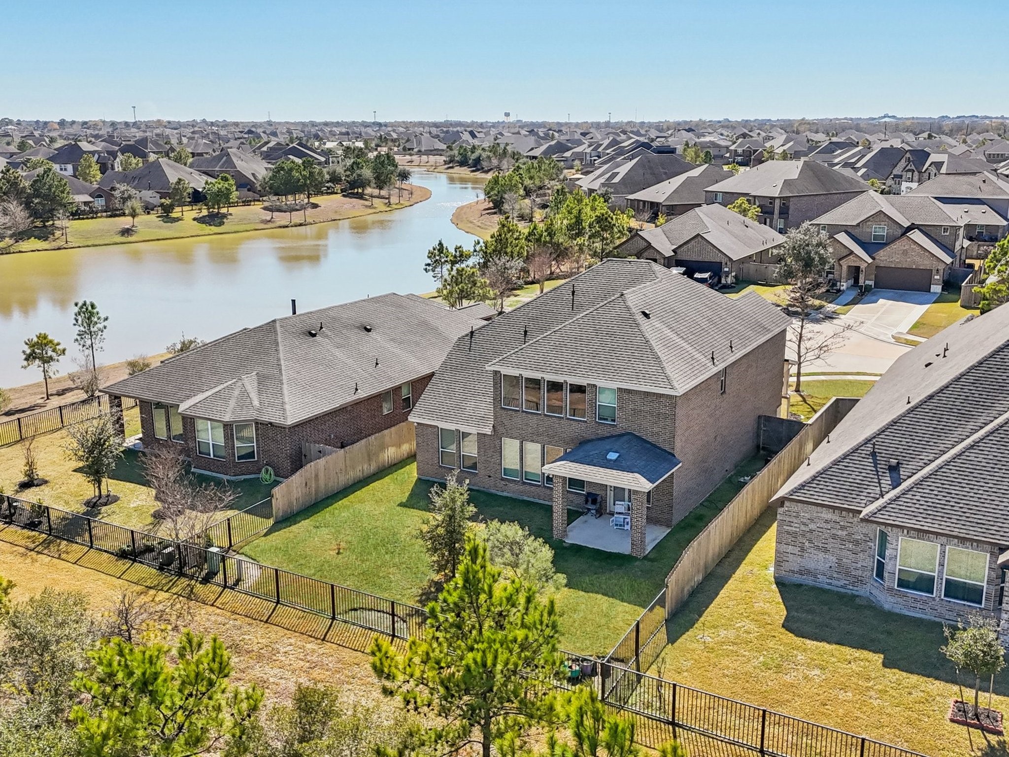 2505 Hatton Terrace Lane Pearland, TX 77089 - Photo 40 of 44 an aerial view of a house with a ocean view