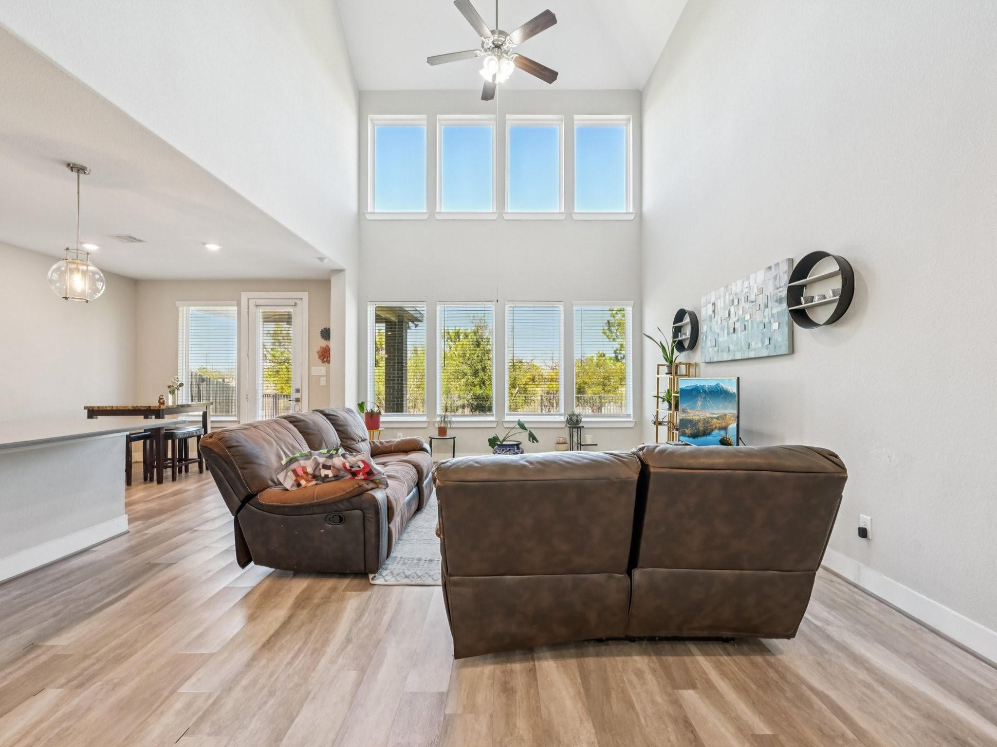 2505 Hatton Terrace Lane Pearland, TX 77089 - Photo 9 of 44 a living room with furniture and a large window