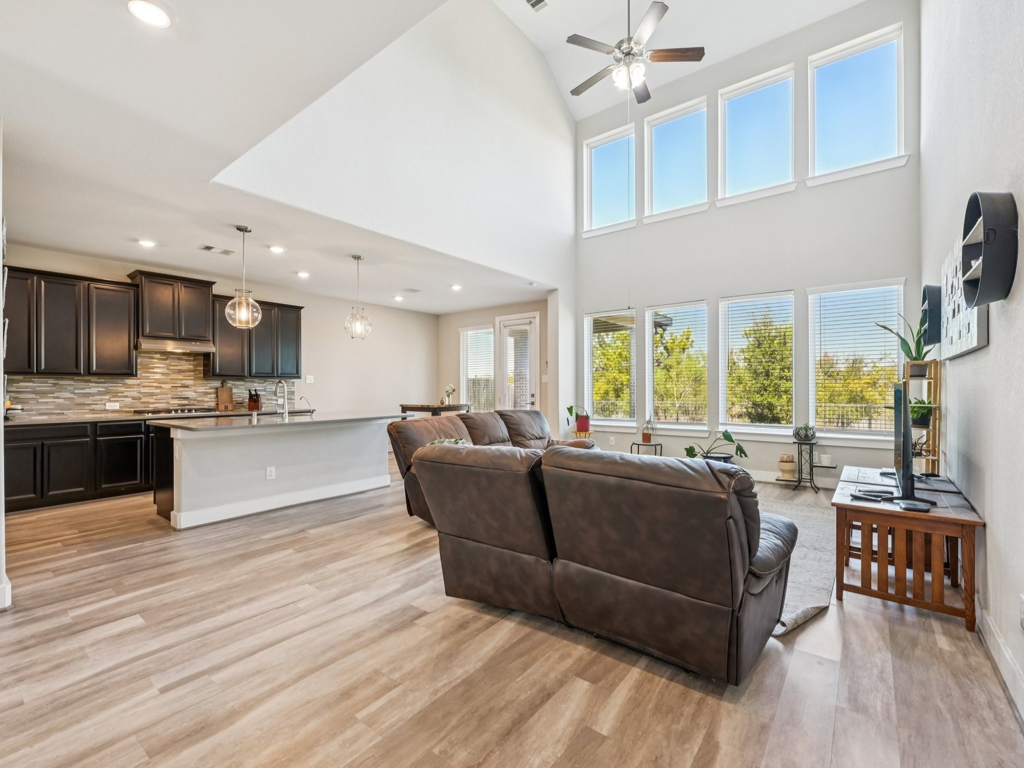2505 Hatton Terrace Lane Pearland, TX 77089 - Photo 10 of 44 a living room with furniture and a large window