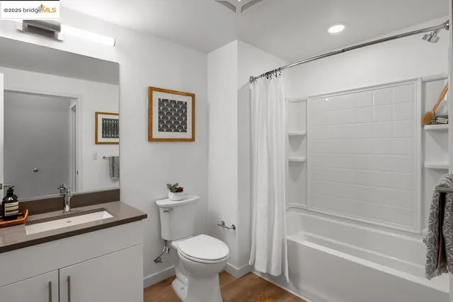 $584,900 | 260 Brooklyn Basin Way, Unit 400, Oakland, CA 94606