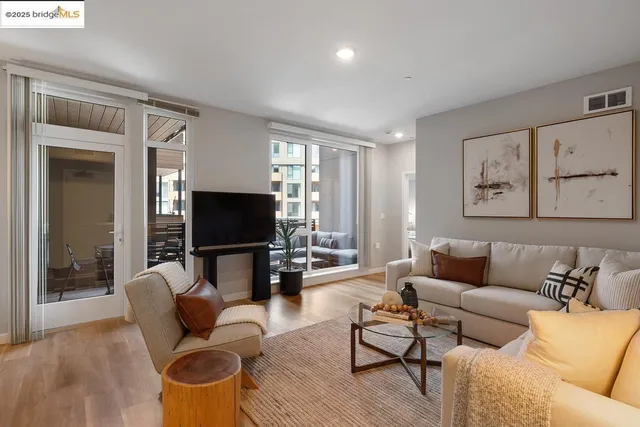 $584,900 | 260 Brooklyn Basin Way, Unit 400, Oakland, CA 94606