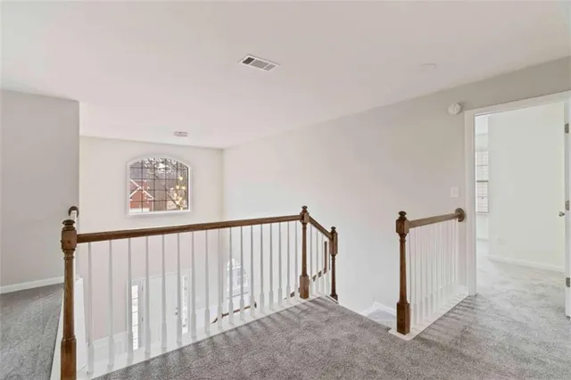 a view of empty room with a ceiling fan