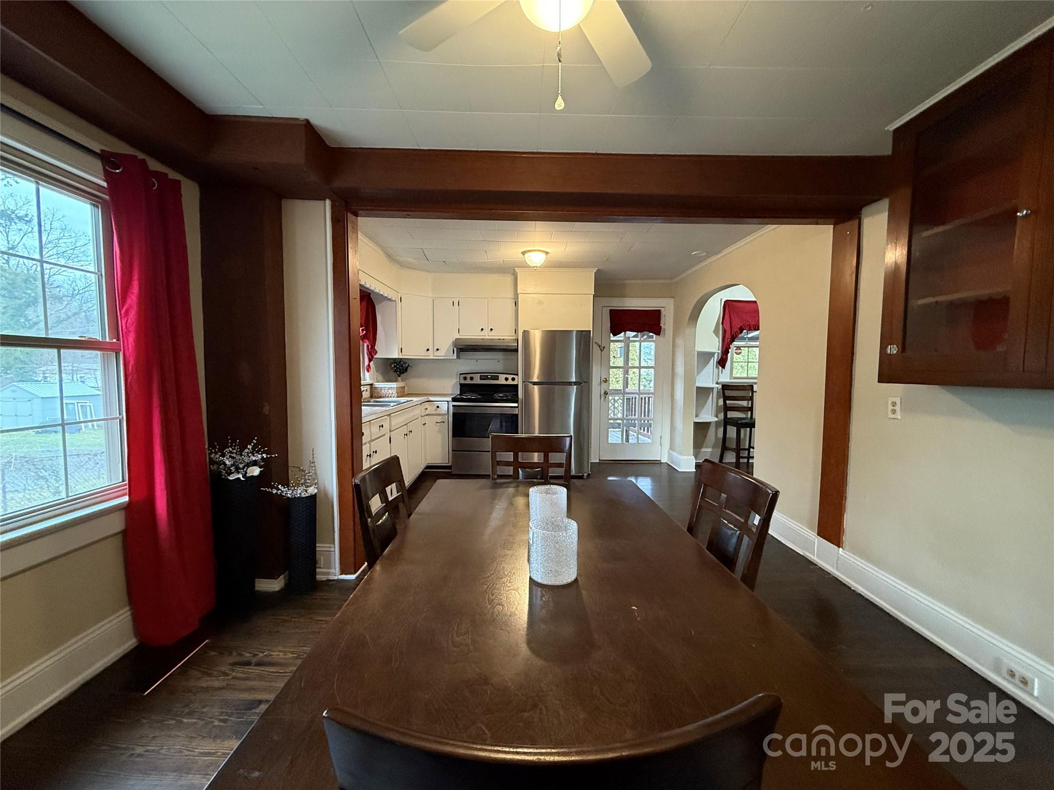 375 20th Avenue Northeast Hickory, NC 28601 - Photo 10 of 38 a view of a livingroom with furniture