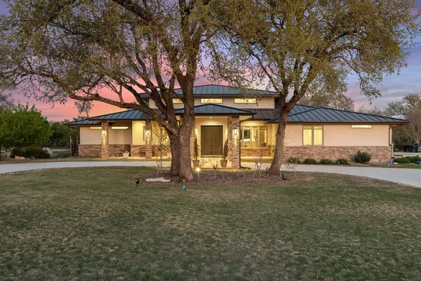 $999,000 | 405 Spicewood Trails Drive, Spicewood, TX 78669