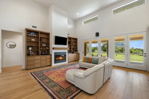 $999,000 | 405 Spicewood Trails Drive, Spicewood, TX 78669