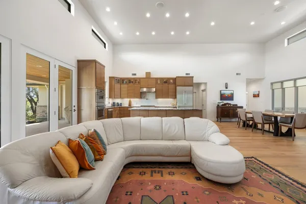 $999,000 | 405 Spicewood Trails Drive, Spicewood, TX 78669