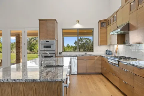 $999,000 | 405 Spicewood Trails Drive, Spicewood, TX 78669