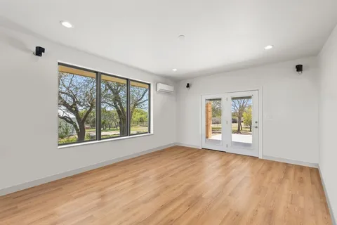 $999,000 | 405 Spicewood Trails Drive, Spicewood, TX 78669