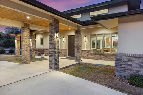 $999,000 | 405 Spicewood Trails Drive, Spicewood, TX 78669