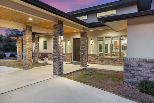 $999,000 | 405 Spicewood Trails Drive, Spicewood, TX 78669