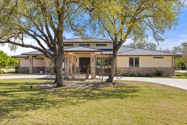 $999,000 | 405 Spicewood Trails Drive, Spicewood, TX 78669
