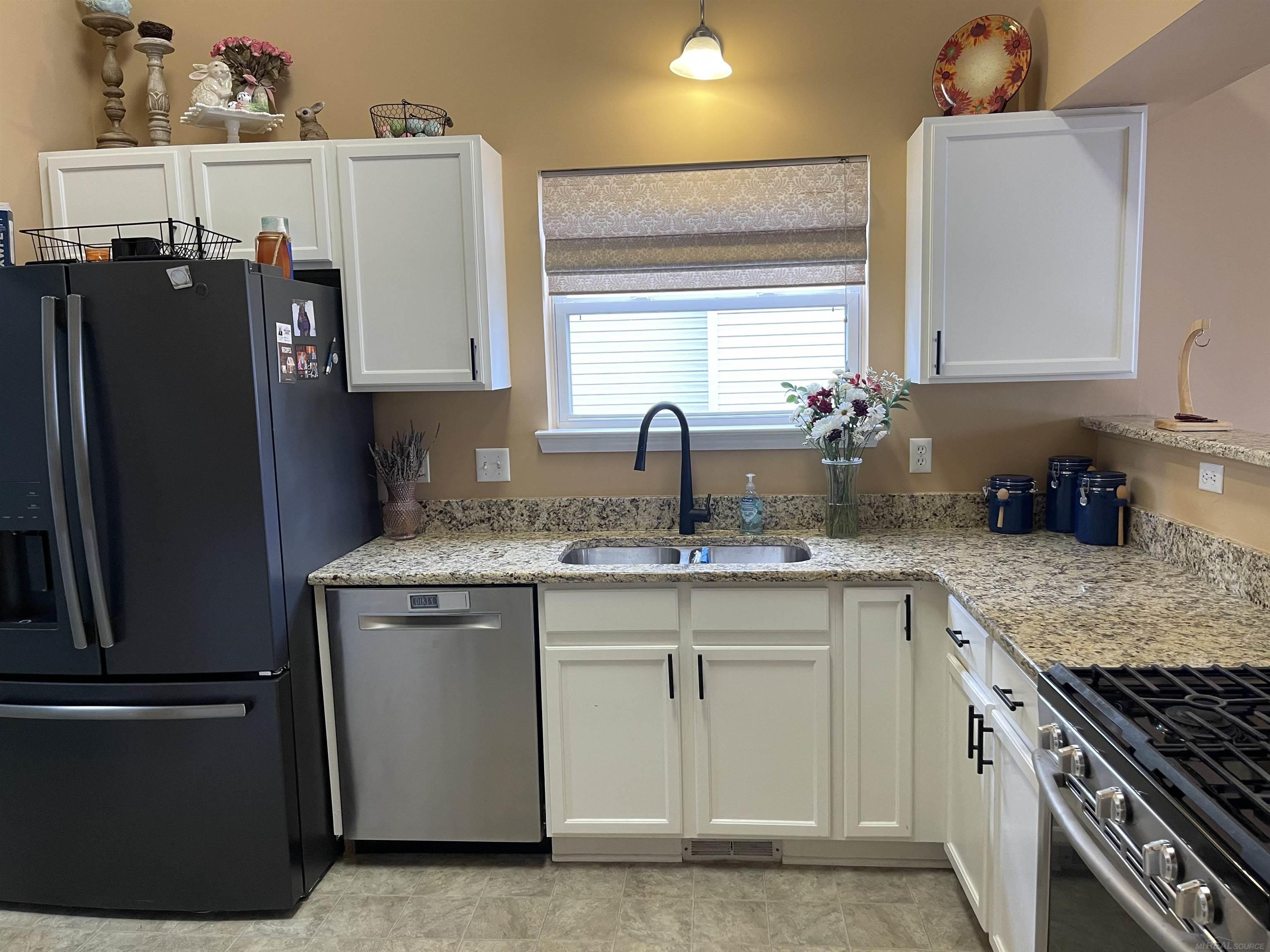 107 Eagle Ridge Road Lake Orion, MI 48360 - Photo 19 of 32 Kitchen View 2