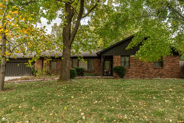 $325,000 | 35 Robinwood Drive, Brownsburg, IN 46112