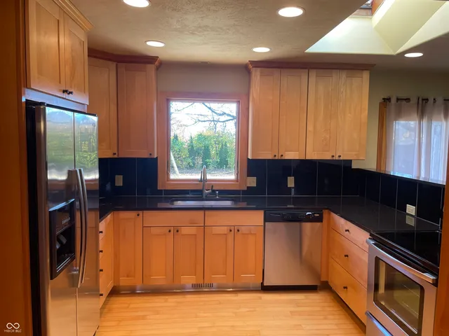 $325,000 | 35 Robinwood Drive, Brownsburg, IN 46112