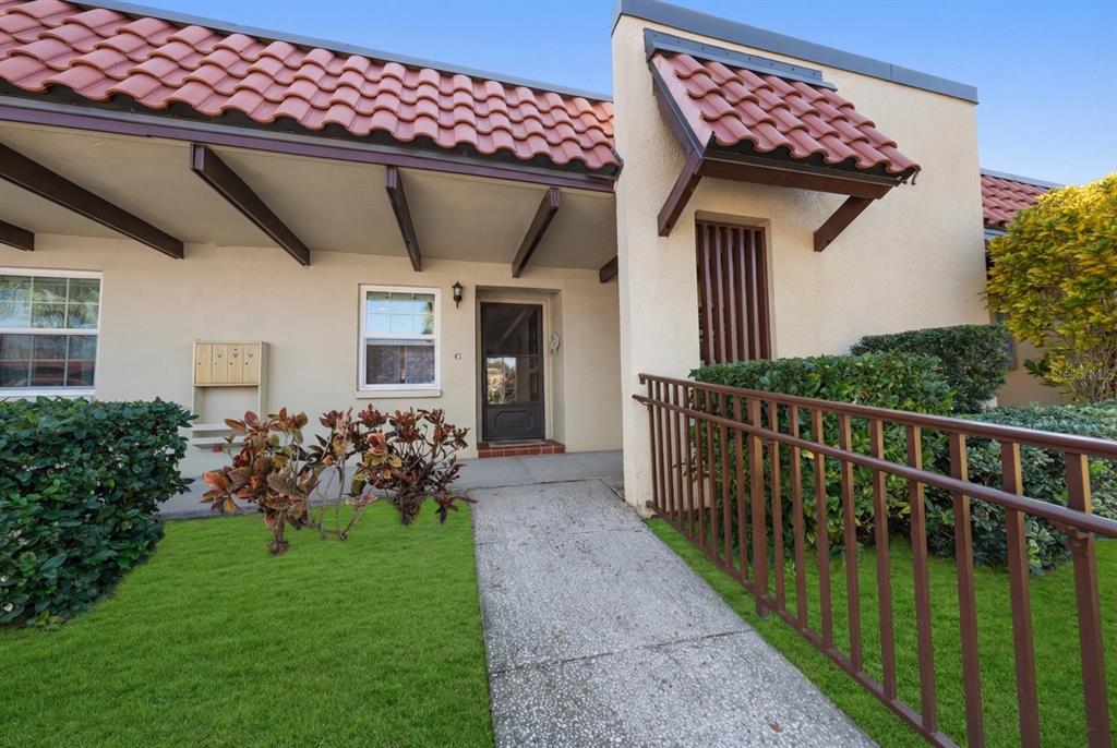 a view of a house with backyard and porch