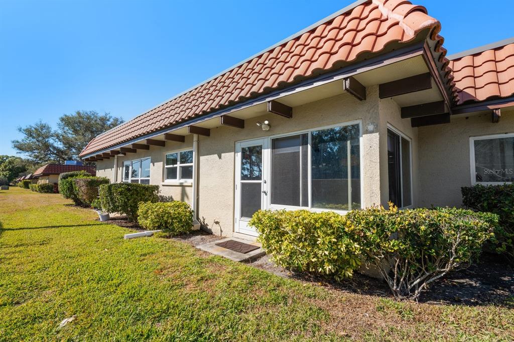 1701 Pinehurst Road, Unit 17G Dunedin, FL 34698 - Photo 20 of 30 a view of a house with backyard