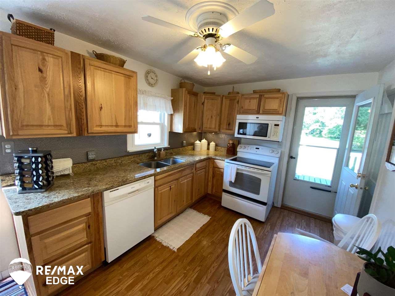 427 Deland Road Flushing, MI 48433 - Photo 6 of 22