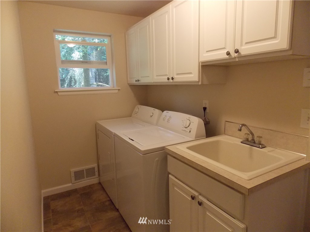 7110 Camus Road Northwest Olympia, WA 98502 - Photo 9 of 22 Gallery Image 9