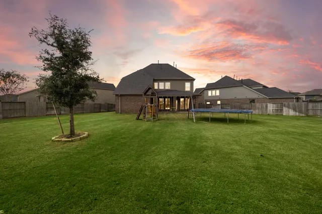 a view of a house with a backyard