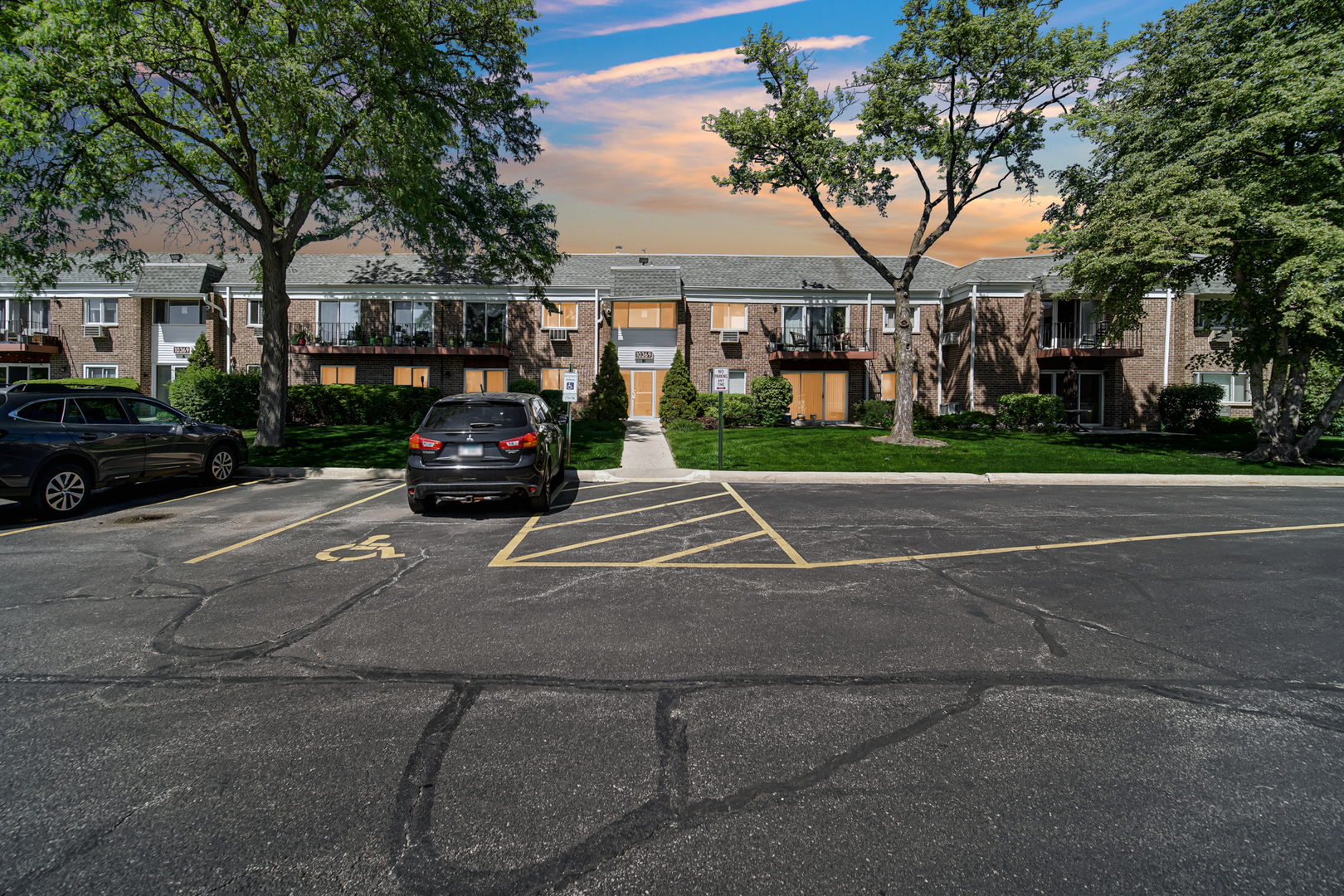 10369 Dearlove Road, Unit 1F Glenview, IL 60025 - Photo 2 of 23