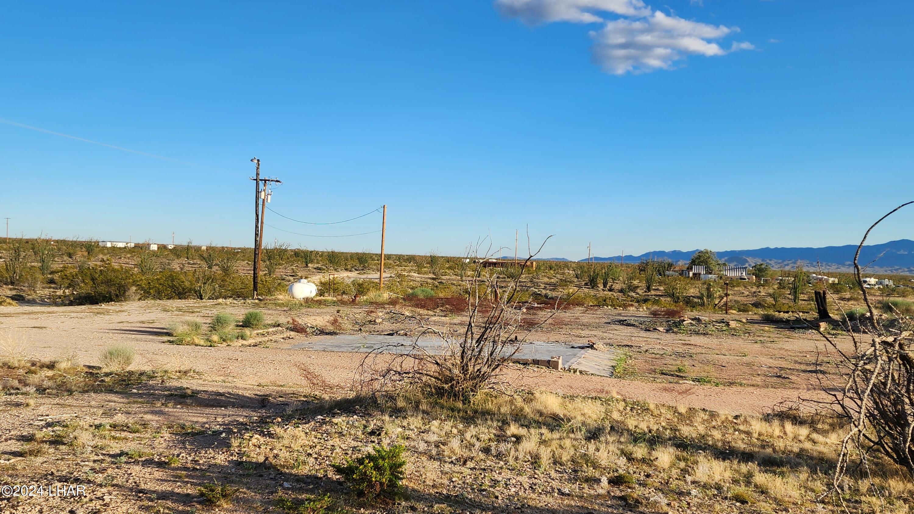 14279 Anegam Road Yucca, AZ 86438 - Photo 30 of 35 20240414_181943