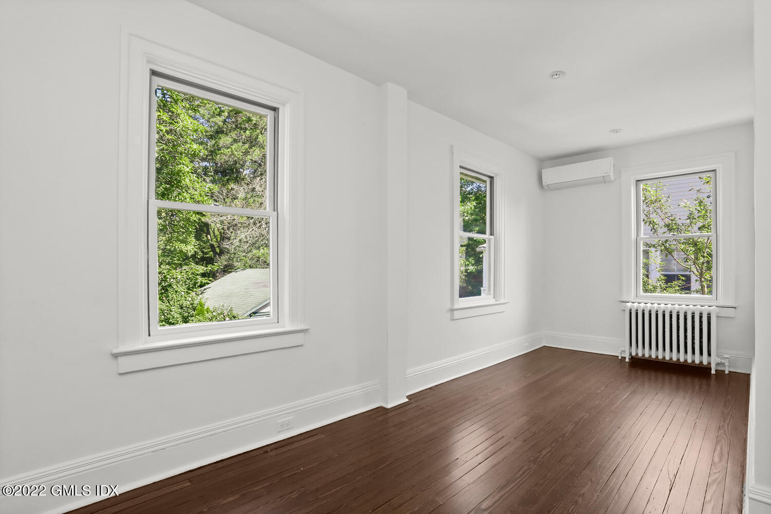 19 Division Street Greenwich, CT 06830 - Photo 6 of 16 a view of an empty room with wooden floor and a window