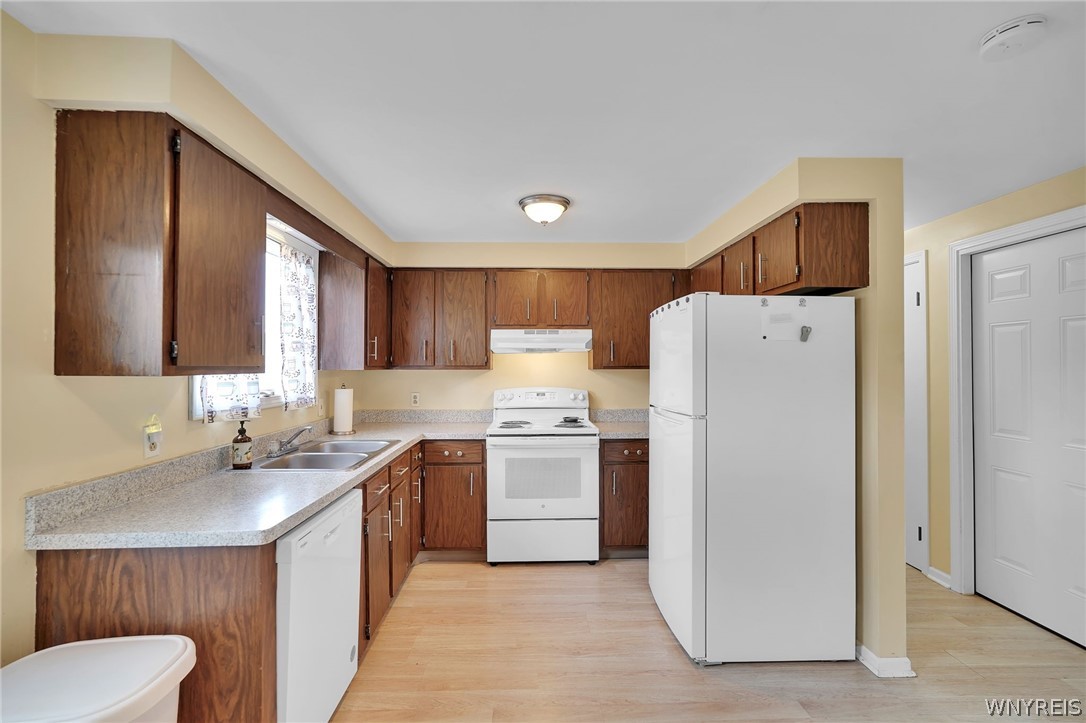 590 Potters Road West Seneca, NY 14224 - Photo 12 of 50 Lower Unit: Kitchen - all appliances included