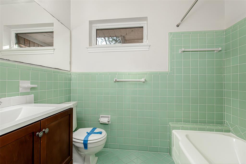 6908 Wake Forrest Drive Dallas, TX 75214 - Photo 20 of 34