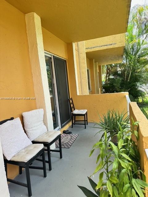 17901 Northwest 68th Avenue, Unit R101 Hialeah, FL 33015 - Photo 15 of 20 a backyard of a house with table and chairs
