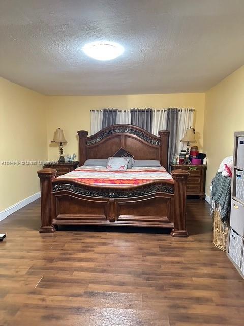17901 Northwest 68th Avenue, Unit R101 Hialeah, FL 33015 - Photo 8 of 20 a bedroom with a bed and a closet