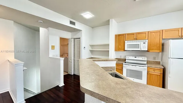 $2,200 | 11032 Legacy Drive, Unit 301, Palm Beach Gardens, FL 33410