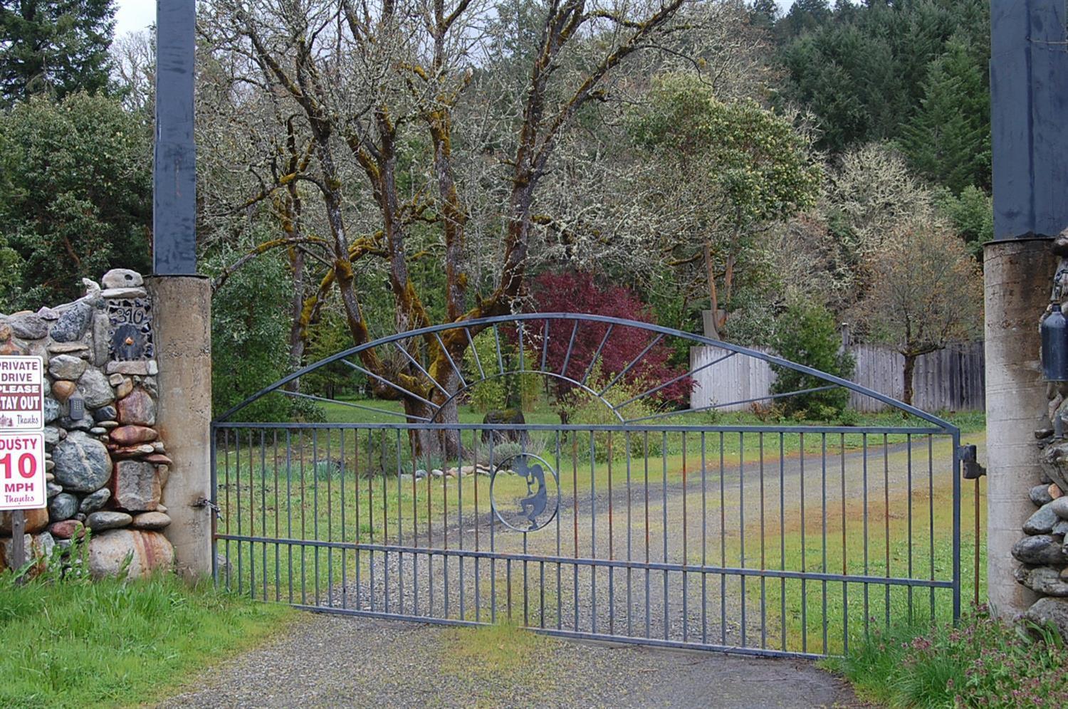 310 Page Creek Road Cave Junction, OR 97523 - Photo 30 of 31 Front Gate