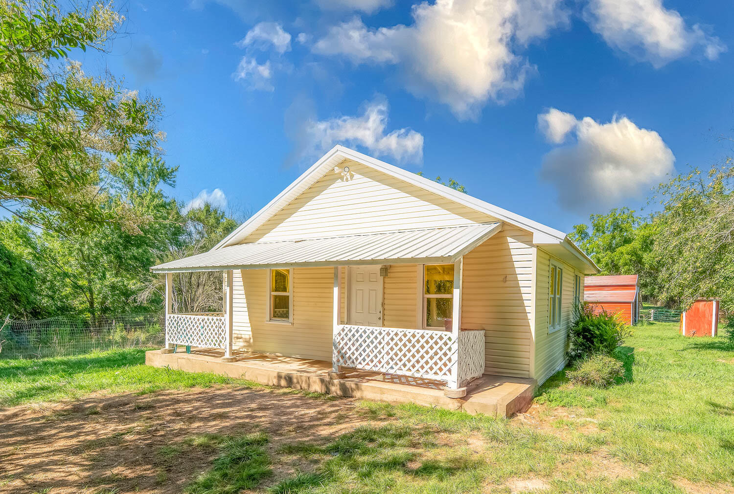 2329 England Cemetery Road Mammoth Spring, AR 72554 - Photo 1 of 1 Front of house