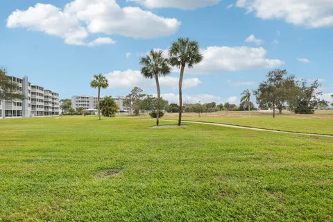 $350,000 | 250 Northwest 67th Street, Unit 119, Boca Raton, FL 33487