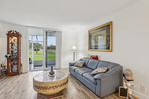 $350,000 | 250 Northwest 67th Street, Unit 119, Boca Raton, FL 33487