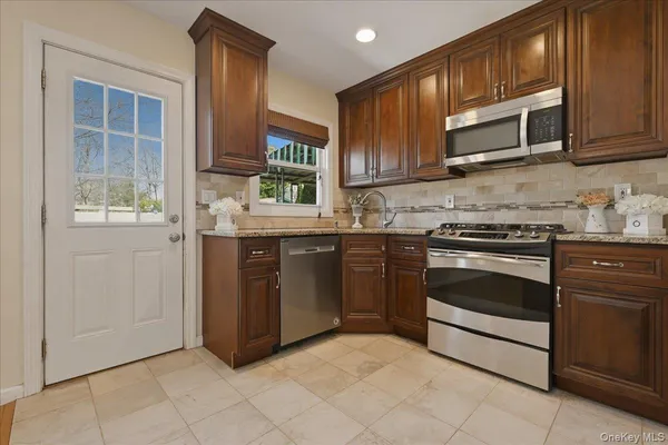 $749,000 | 1719 William Street, Merrick, NY 11566