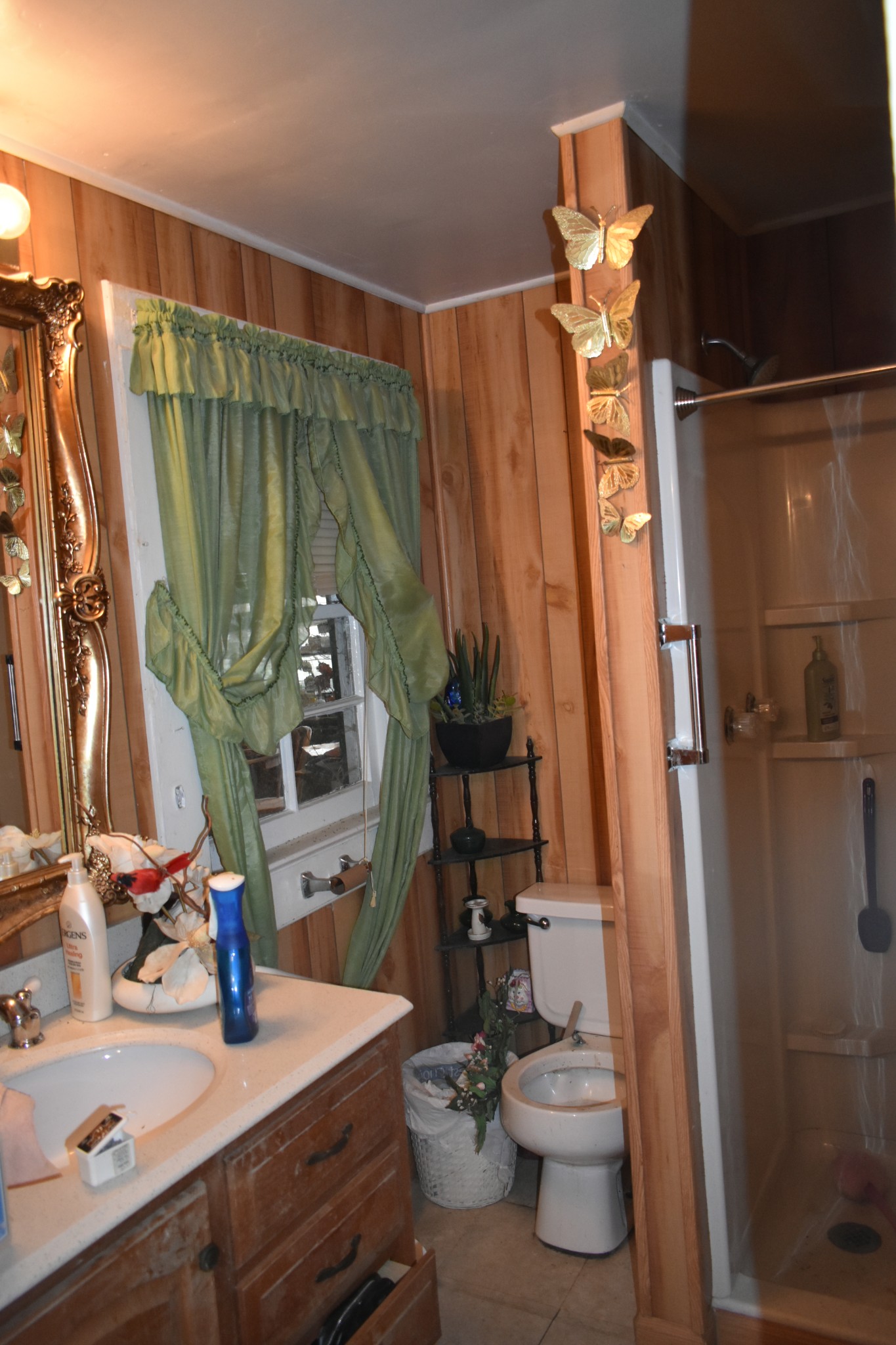 209 Hillcrest Drive Madison, TN 37115 - Photo 23 of 27 a bathroom with a sink toilet and shower