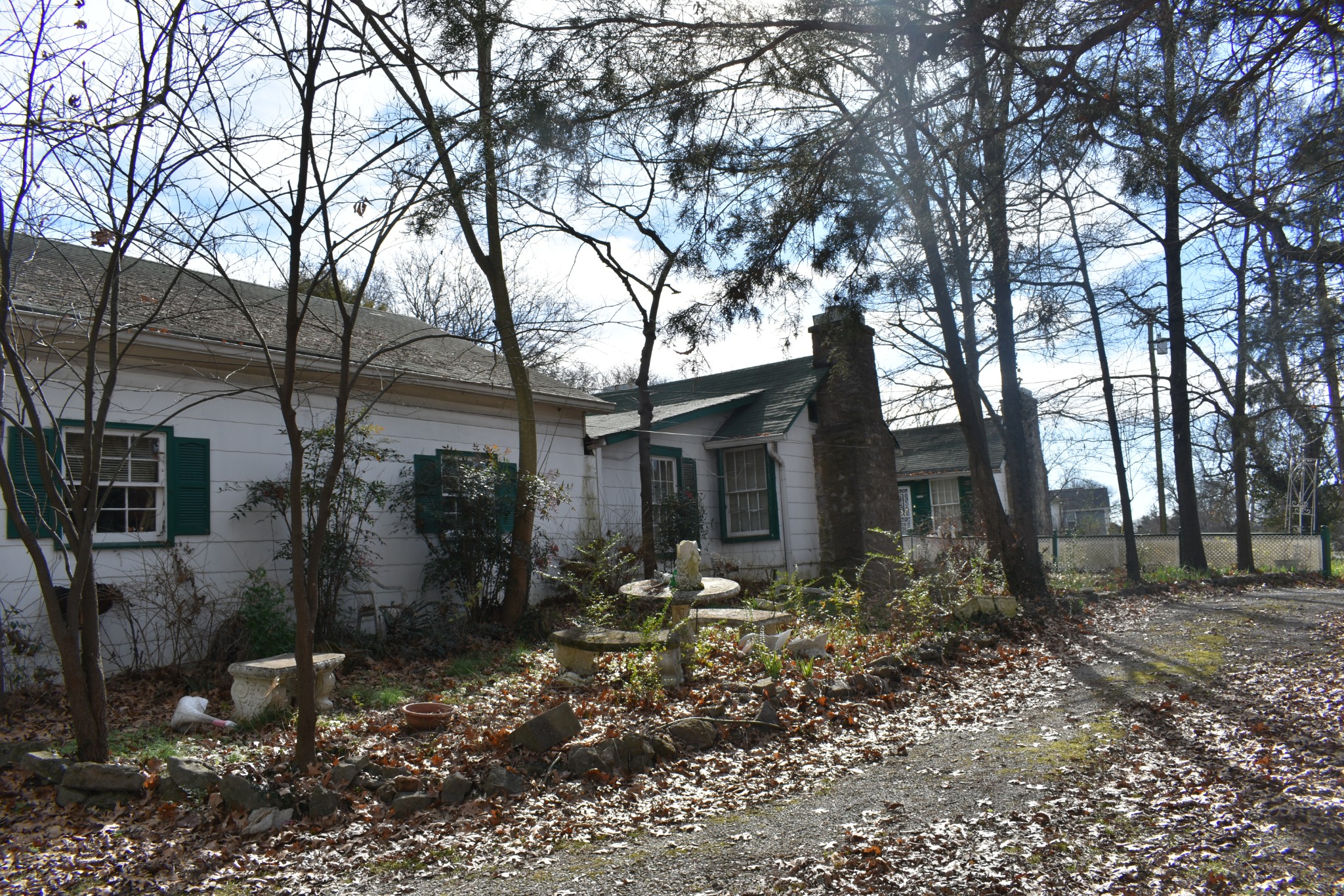 209 Hillcrest Drive Madison, TN 37115 - Photo 3 of 27 a backyard of a house with lots of green space