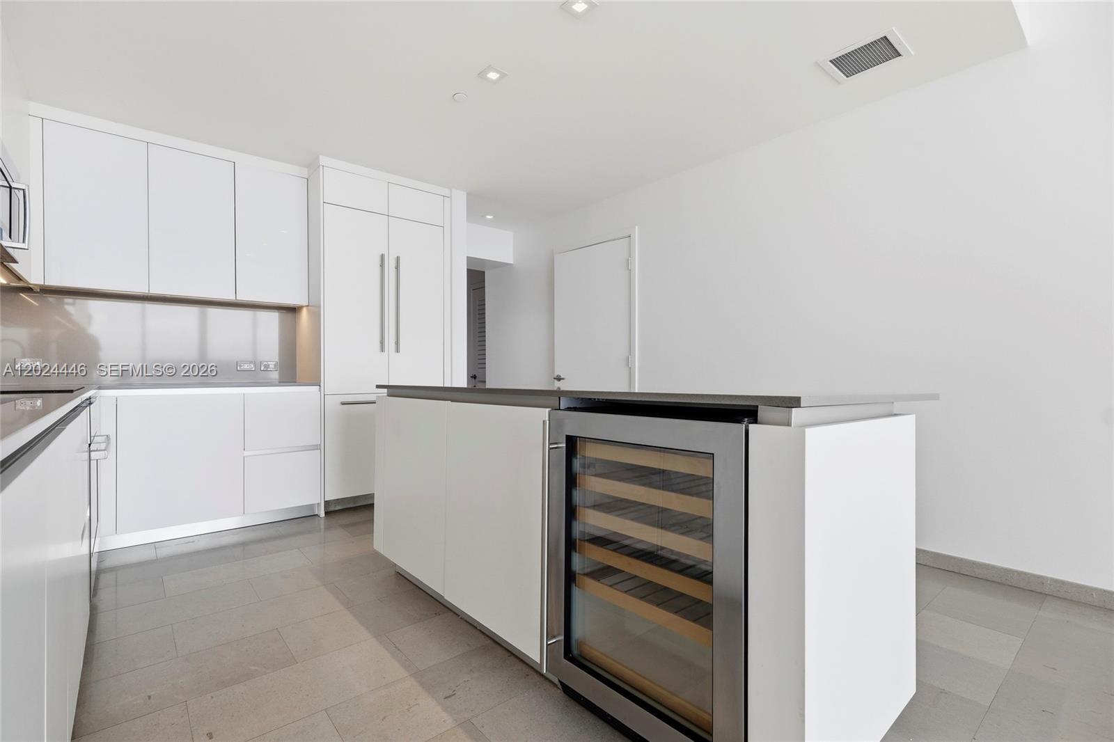 88 Southwest 7th Street, Unit 2008 Miami, FL 33130 - Photo 11 of 47