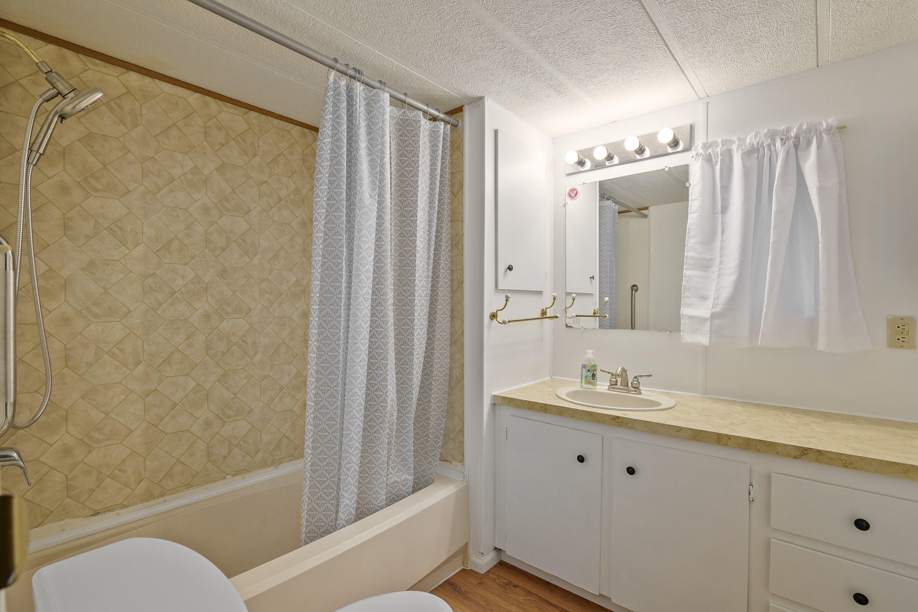 1241 Dowell Road, Unit 72 Grants Pass, OR 97527 - Photo 17 of 23 1241DowellRd#72-017